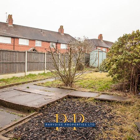 The Knutton House - Spacious Comfort By Parydise Properties - Leisure & Business Stays - Sleeps 7 Newcastle-under-Lyme Exterior foto